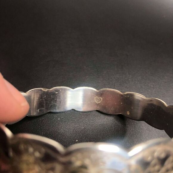 3123 Brighton Etched floral design scalloped bangle bracelet 7-3/4" - Picture 2 of 2